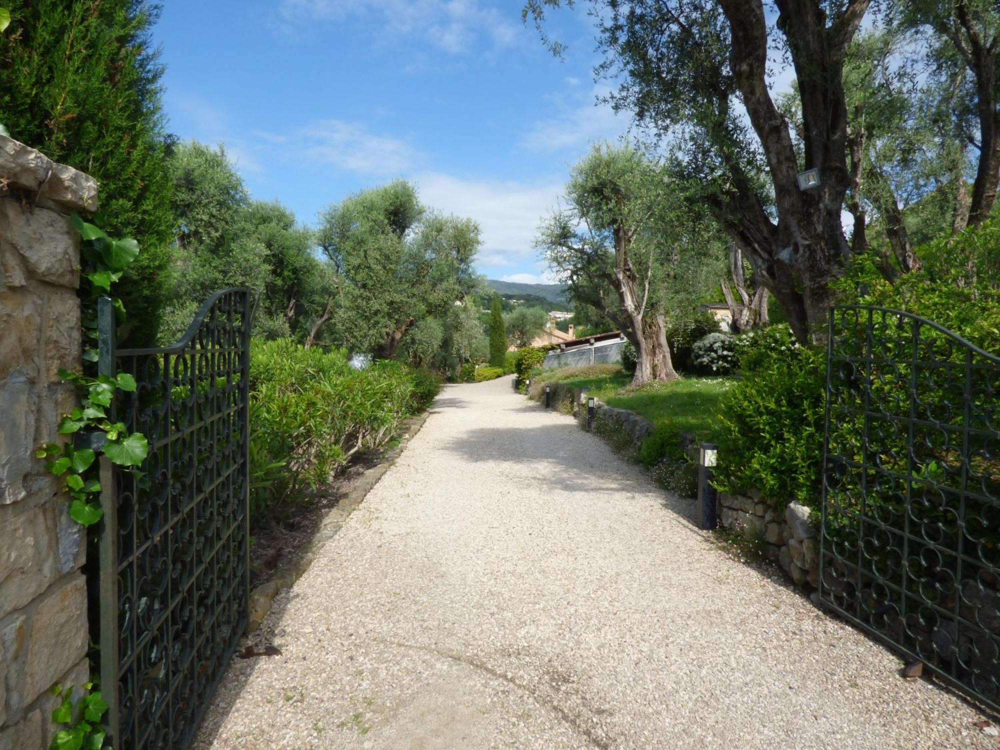 Apartment Cezanne With Heated Pool And Private Garden Chateauneuf-Grasse Exterior photo